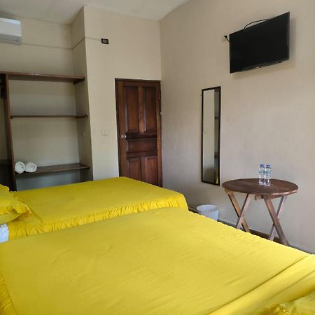 Hotel Y Restaurante Casa Jardines San Benito 外观 照片