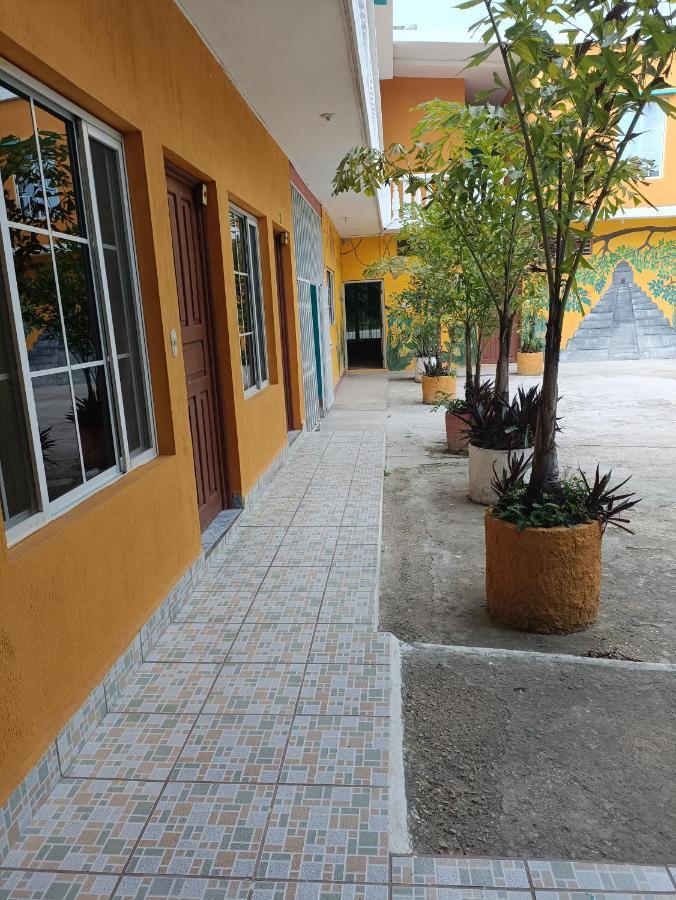 Hotel Y Restaurante Casa Jardines San Benito 外观 照片