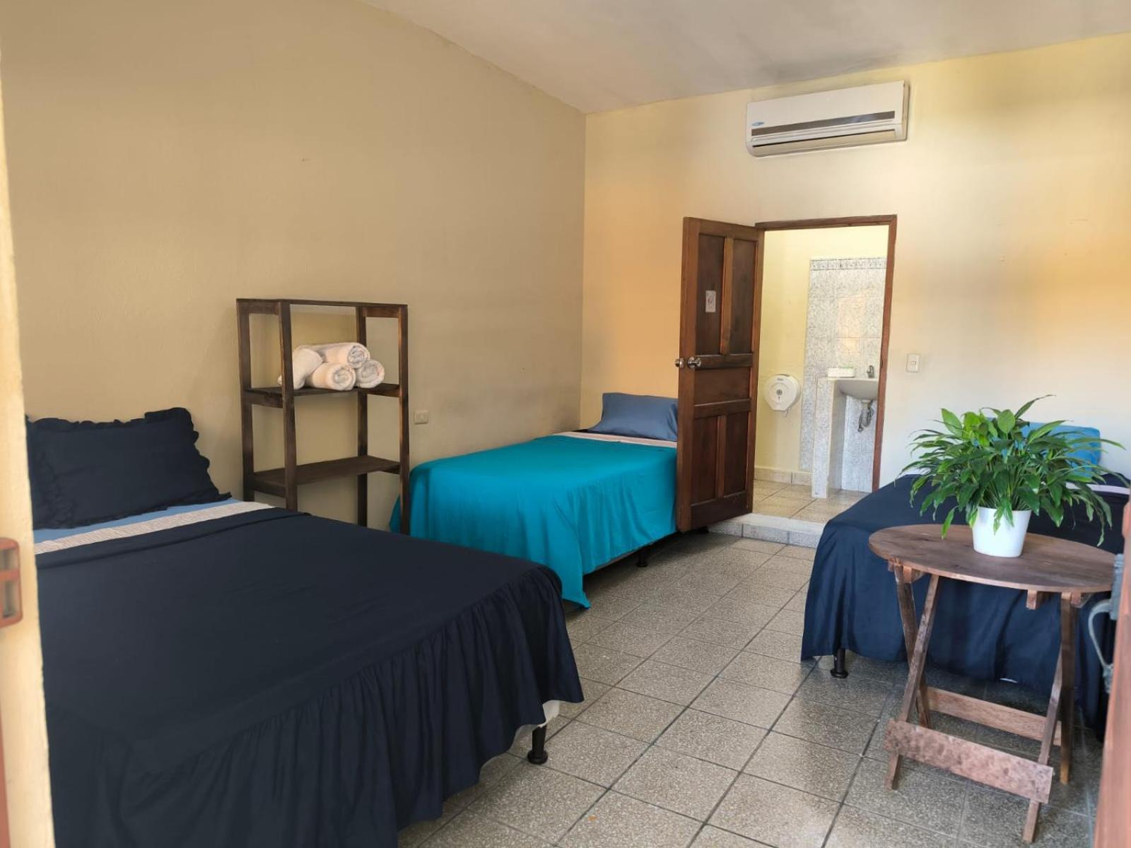 Hotel Y Restaurante Casa Jardines San Benito 外观 照片