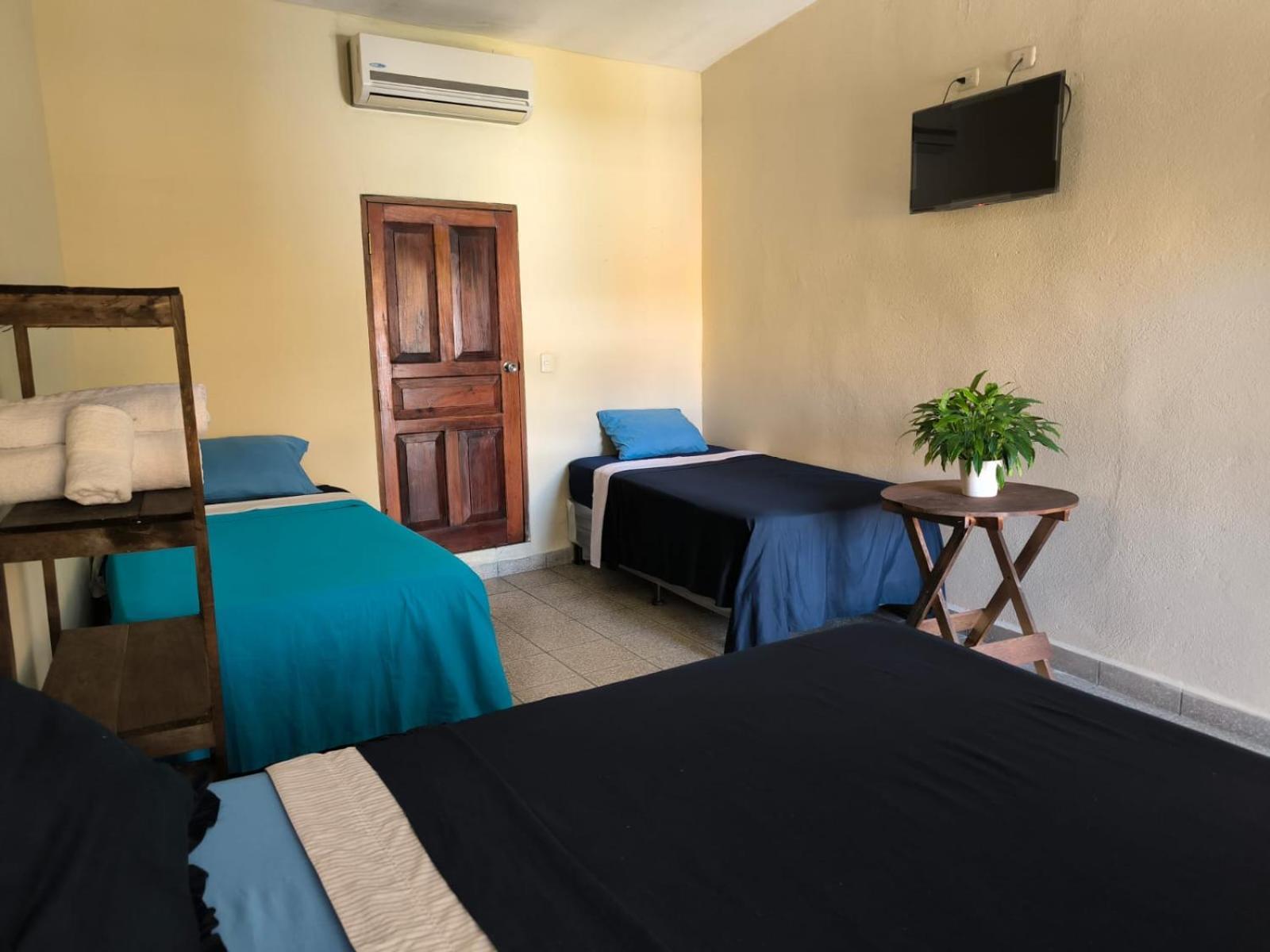 Hotel Y Restaurante Casa Jardines San Benito 外观 照片