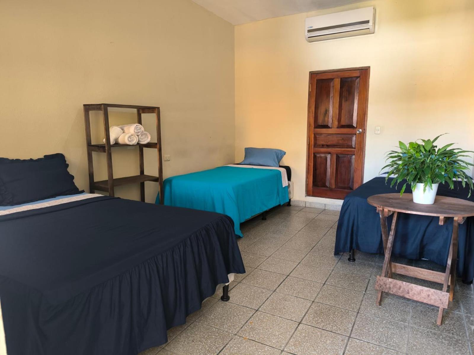 Hotel Y Restaurante Casa Jardines San Benito 外观 照片