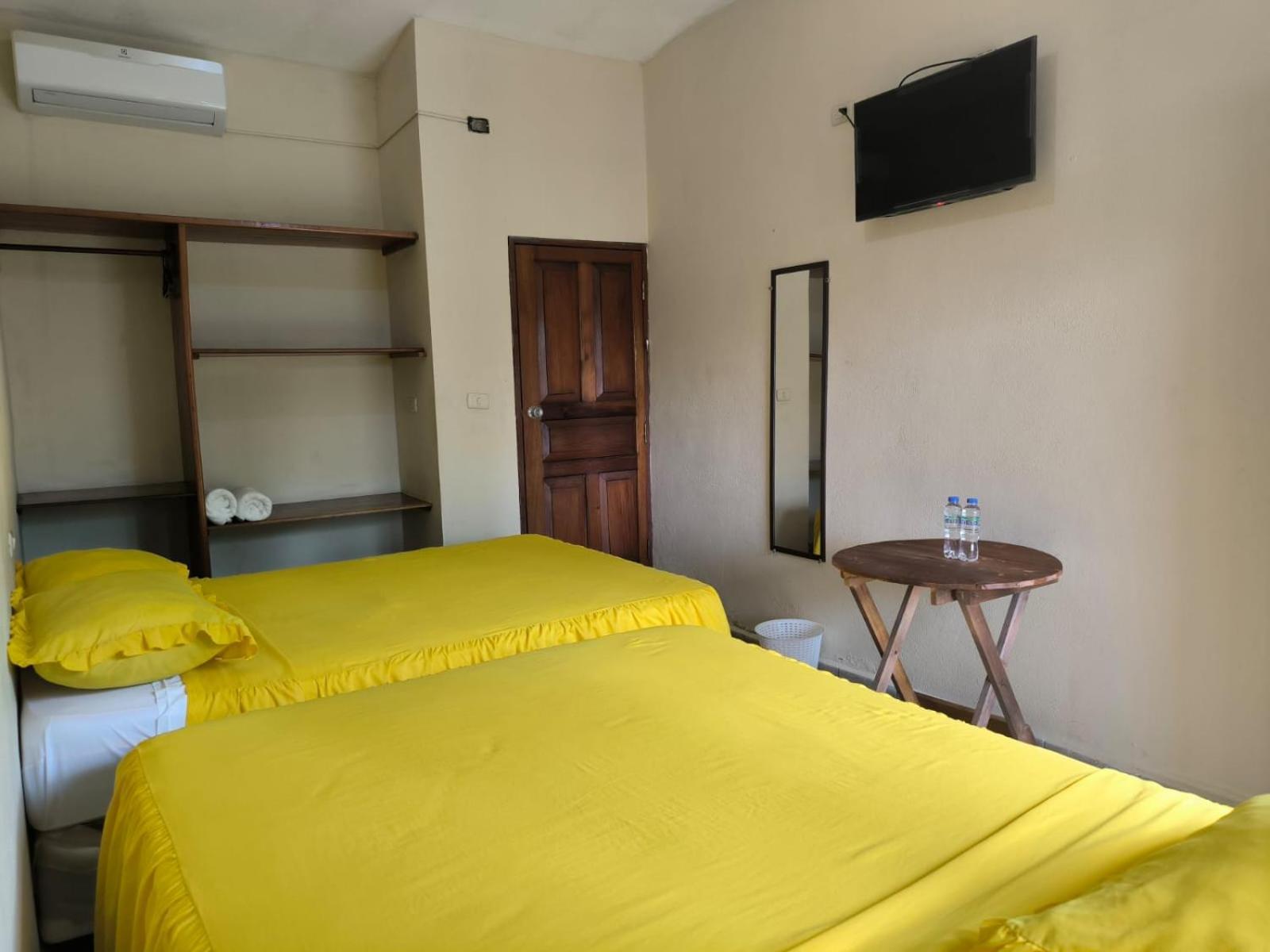 Hotel Y Restaurante Casa Jardines San Benito 外观 照片